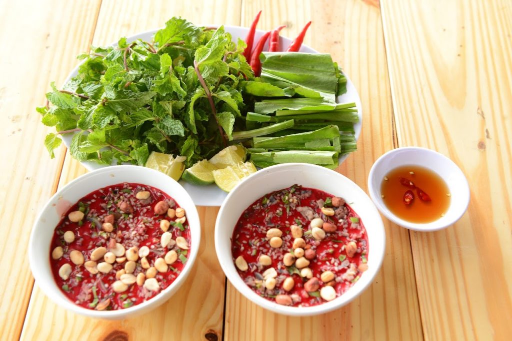 Tiết canh heo tộc