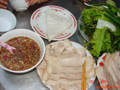 Heo tộc luộc cuốn bánh tráng, món ẩm thực chỉ có tại An Lộc Quán